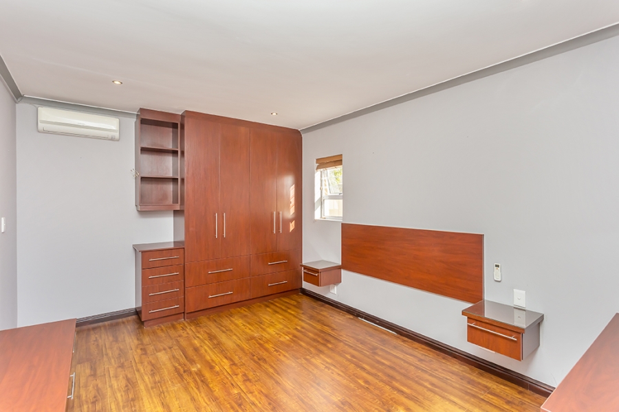 To Let 4 Bedroom Property for Rent in Sunningdale Western Cape